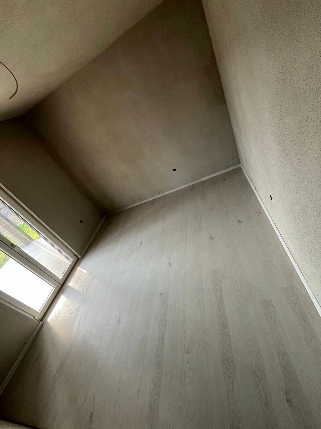Laminat pod — uredno postavljen — DAV, Srebrenik